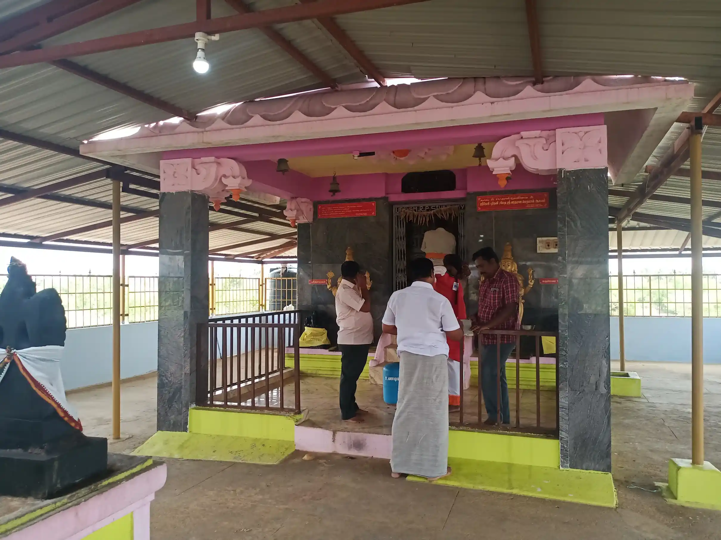 Arulmigu Mayavan alias Varadharaja Perumal Temple, Perumal Kovilvalasu - 624616 அருள்மிகு மாயவன் என்ற வரதராஜப் பெருமாள் திருக்கோயில், பெருமாள் கோவில்வலசு - 624616, Dindigul - Ancient Temple Architecture and History Image 3