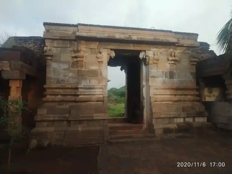 Arulmigu Meenachi Sundreshwarar Temple, Manapparai, Kumaravadi - 621306 Temple