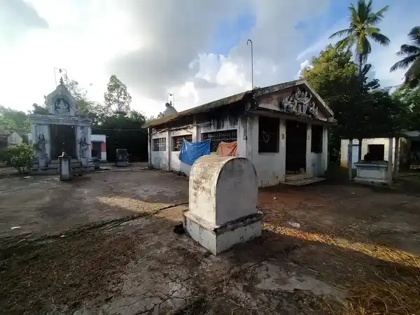 Arulmigu Meenachiamman Temple, Kottaiundar Iruppu, Orathanadu - 614019 அருள்மிகு மீனாட்சி அம்மன் திருக்கோயில், கொட்டையுண்டார் இருப்பு, ஒரத்தனாடு - 614019, Thanjavur - Ancient Temple Architecture and History Image 3