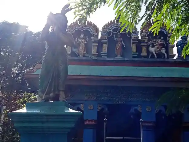 Arulmigu Meenachiyamman Mathurai Veeran Temple, T.Nagar, Chennai - 600017 அருள்மிகு மீனாட்சியம்மன் மதுரை வீரன் திருக்கோயில், தி.நகர், சென்னை - 600017, Chennai - Ancient Temple Architecture and History Image 2