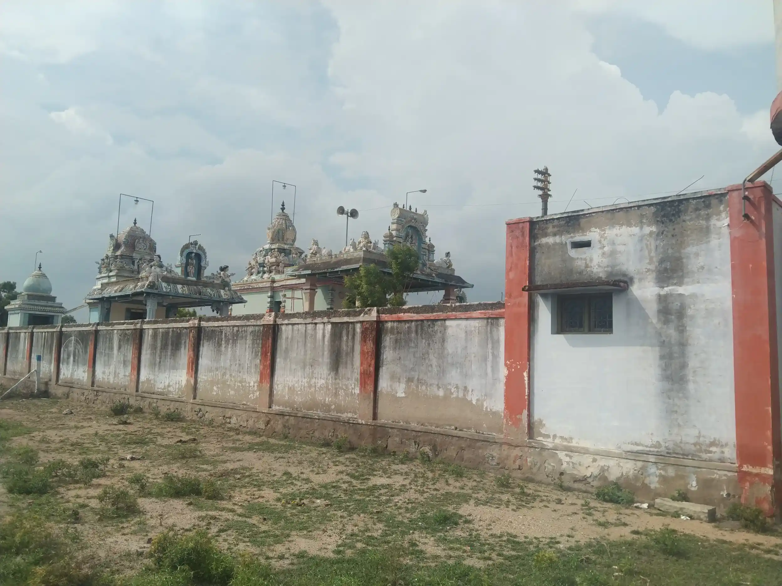 Arulmigu Meenakchi Sundaresvarar Temple, Moovaraivendran, Moovaraivendran - 626138 அருள்மிகு மீனாட்சி சுந்தரேஸ்வரர் திருக்கோயில், முவரைவென்றான், முவரைவென்றான் கிராமம் - 626138, Virudhunagar - Ancient Temple Architecture and History Image 4