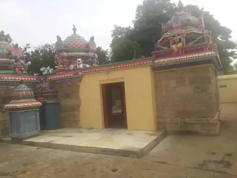 Arulmigu Meenakchisunthareshwarar Temple, Kulithalai - 639104 அருள்மிகு மீனாட்சி சுந்தரேஸ்வரர் திருக்கோயில், Kulithalai - 639104, Karur - Ancient Temple Architecture and History Image 5