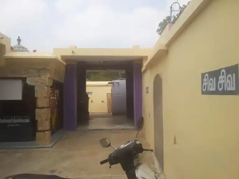 Arulmigu Meenakchisunthareshwarar Temple, Kulithalai - 639104 அருள்மிகு மீனாட்சி சுந்தரேஸ்வரர் திருக்கோயில், Kulithalai - 639104, Karur - Ancient Temple Architecture and History Image 6