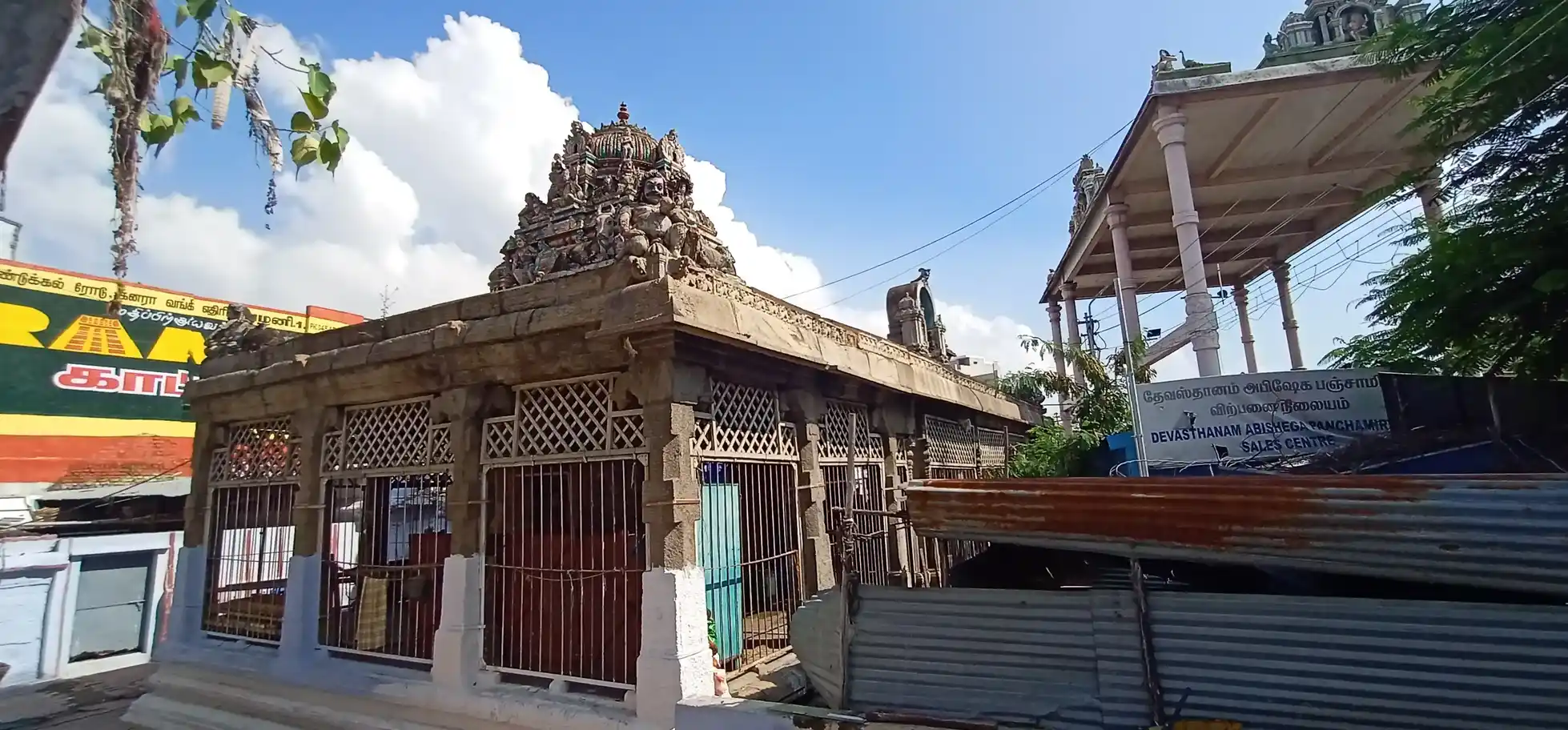 Arulmigu Meenakshi Amman Temple, Adivaram, Palani - 624601 அருள்மிகு மீனாட்சி அம்மன் திருக்கோயில், அடிவாரம், பழனி - 624601, Dindigul - Ancient Temple Architecture and History Image 4