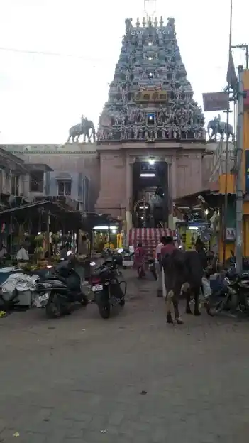 Arulmigu Meenakshi Sundareshwarar Matrum Muthalamman Temple, Paramakudi - 623707