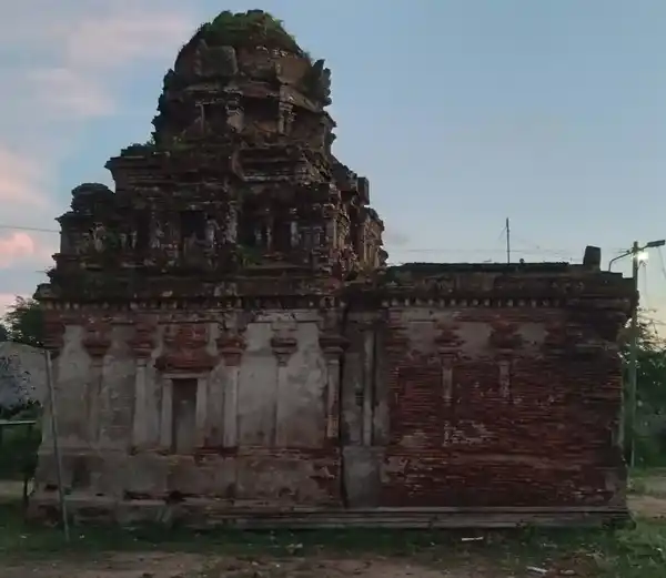 Arulmigu Meenakshisunthraeswarar Temple, Alathampadi - 610203 அருள்மிகு மீனாட்சிசுந்தரேஷ்வரர் திருக்கோயில், Alathampadi - 610203, Thiruvarur - Ancient Temple Architecture and History Image 3