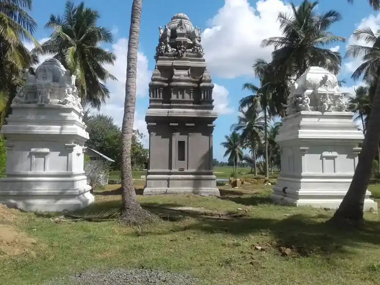 Arulmigu Meenakshiyamman Temple, Kuruvikkarambai - 614804 அருள்மிகு மீனாட்சியம்மன் திருக்கோயில், Kuruvikkarambai - 614804, Thanjavur - Ancient Temple Architecture and History Image 2