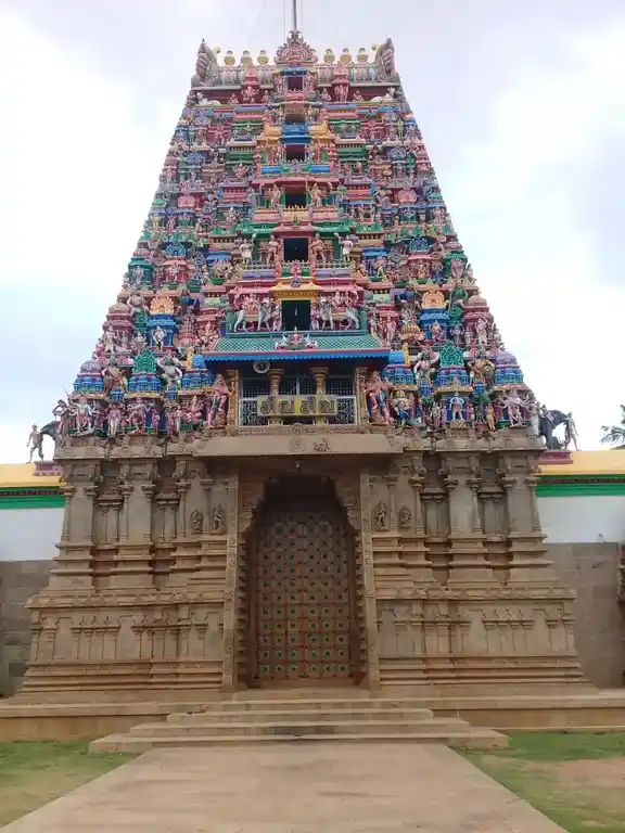 Arulmigu Meenatchi Sundareshwarar Temple, Aathankudi - 630101 Arulmigu Meenatchi Sundareshwarar Temple, Aathankudi - 630101, Sivagangai - Ancient Temple Architecture and History Image 2