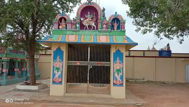 Arulmigu Meenatchi Sundareshwarar Temple, Kalaiyarmankalam - 630557 Arulmigu Meenatchi Sundareshwarar Temple, Kalaiyarmankalam - 630557, Sivagangai - Ancient Temple Architecture and History Image 4