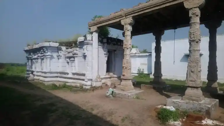 Arulmigu Meenatchi Sundareswar Temple, Ilaiyarasanenthal - 628503 அருள்மிகு மீனாட்சி சுந்தரேஸ்வரர் திருக்கோயில், Ilaiyarasanenthal - 628503, Thoothukudi - Ancient Temple Architecture and History Image 2