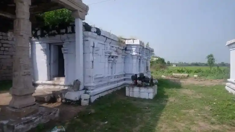 Arulmigu Meenatchi Sundareswar Temple, Ilaiyarasanenthal - 628503 அருள்மிகு மீனாட்சி சுந்தரேஸ்வரர் திருக்கோயில், Ilaiyarasanenthal - 628503, Thoothukudi - Ancient Temple Architecture and History Image 3