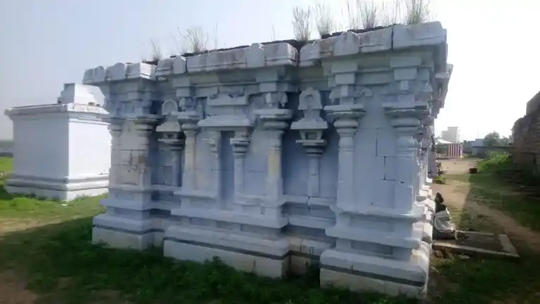 Arulmigu Meenatchi Sundareswar Temple, Ilaiyarasanenthal - 628503 அருள்மிகு மீனாட்சி சுந்தரேஸ்வரர் திருக்கோயில், Ilaiyarasanenthal - 628503, Thoothukudi - Ancient Temple Architecture and History Image 5