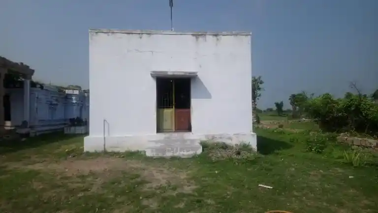 Arulmigu Meenatchi Sundareswar Temple, Ilaiyarasanenthal - 628503 அருள்மிகு மீனாட்சி சுந்தரேஸ்வரர் திருக்கோயில், Ilaiyarasanenthal - 628503, Thoothukudi - Ancient Temple Architecture and History Image 6