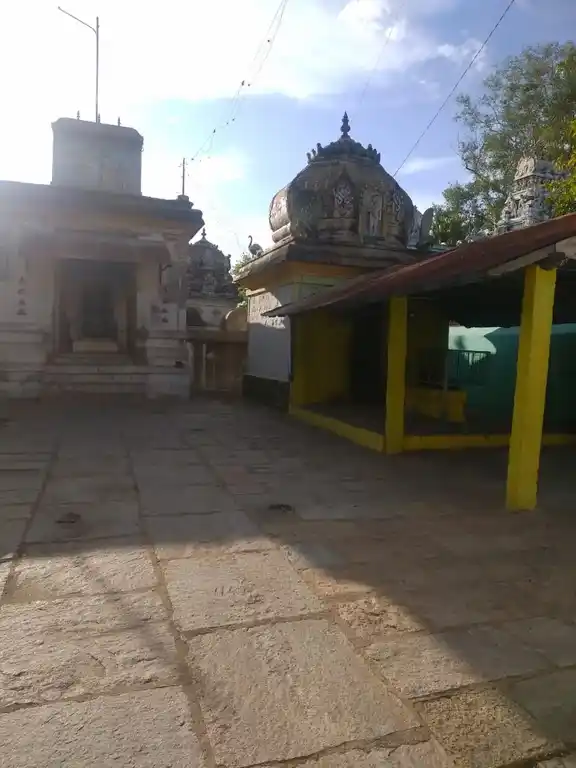 Arulmigu Meenatchi Sundareswarar Swamy Temple, Thogur - 613102 அருள்மிகு மீனாட்சி சுந்தரேஸ்வரர் திருக்கோயில், Thogur - 613102, Thanjavur - Ancient Temple Architecture and History Image 2