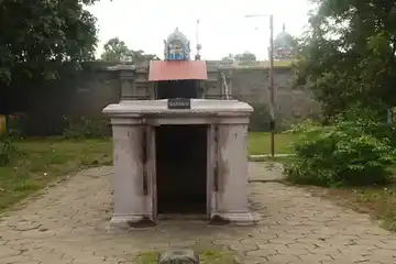 Arulmigu Meenatchi Sundareswarar Temple, Pallavarayanpettai - 609001 அருள்மிகு மீனாட்சி சுந்தரேஸ்வரர் திருக்கோயில், Pallavarayanpettai - 609001, Mayiladuthurai - Ancient Temple Architecture and History Image 2