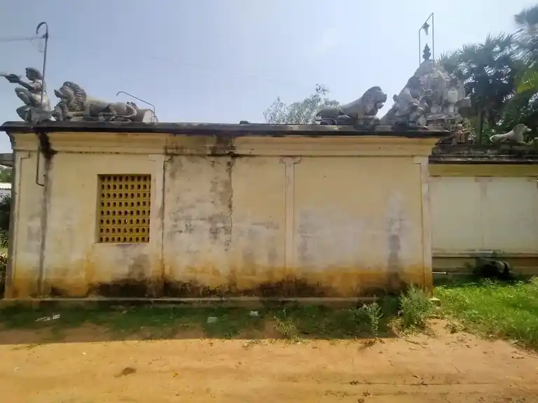 Arulmigu Meikaiyamman Temple, Thumbathikottai - 614904 Arulmigu Meikaiyamman Temple, Thumbathikottai - 614904, Thanjavur - Ancient Temple Architecture and History Image 3