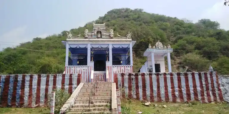 Arulmigu Melakozhunthu Mamalai Subramaina Swamy Temple, Melakoluthumamalai, Pudukudi - 627414 அருள்மிகு மேலக்கொழுந்துமாமலை சுப்பிரமணியசாமி திருக்கோயில், Melakoluthumamalai, புதுக்குடி - 627414, Tirunelveli - Ancient Temple Architecture and History Image 2