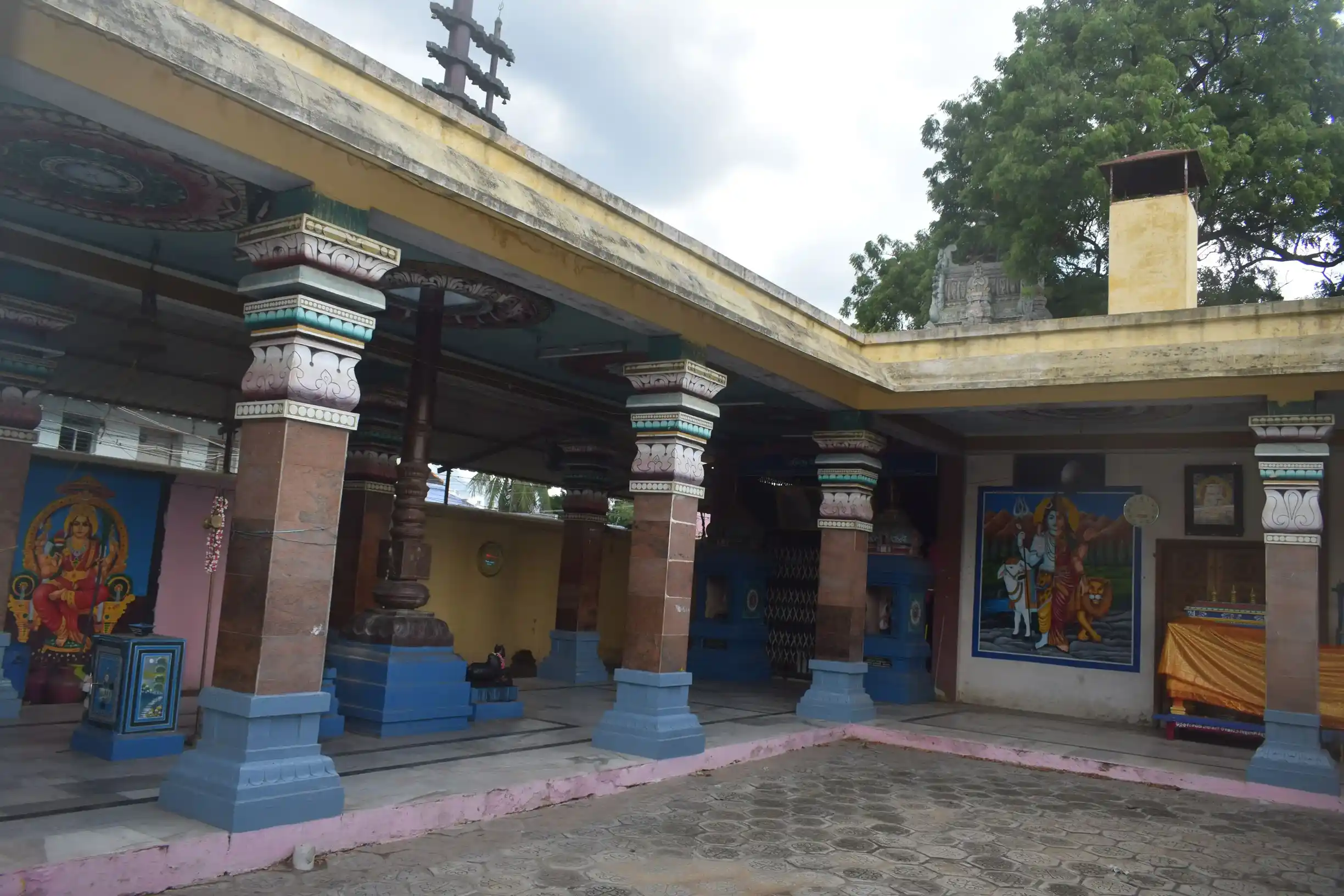 Arulmigu Melamutharamman Temple, Kolakadai Bazzar, Tenkasi - 627811 அருள்மிகு மேலமுத்தாரம்மன் திருக்கோயில், கோலகடை பஜார், தென்காசி - 627811, Tenkasi - Ancient Temple Architecture and History Image 2