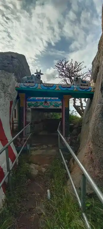 Arulmigu Melur Basuveswarar Temple, Ulimaranapalli - 635118 அருள்மிகு மேலூர் பசவேஸ்வரர் திருக்கோயில், Ulimaranapalli - 635118, Krishnagiri - Ancient Temple Architecture and History Image 2