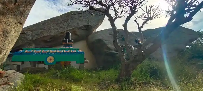 Arulmigu Melur Basuveswarar Temple, Ulimaranapalli - 635118 அருள்மிகு மேலூர் பசவேஸ்வரர் திருக்கோயில், Ulimaranapalli - 635118, Krishnagiri - Ancient Temple Architecture and History Image 3