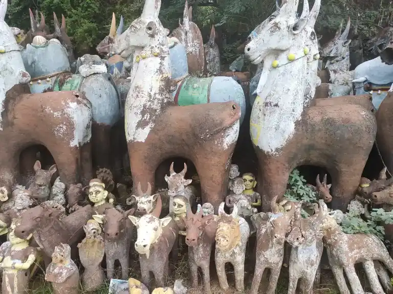 Arulmigu Mennamudaiya Ayyanar Temple, Panchatthi - 614616 அருள்மிகு மென்னமுடைய அய்யனார் திருக்கோயில் பஞ்சாத்தி, Panchatthi - 614616, Pudukkottai - Ancient Temple Architecture and History Image 3