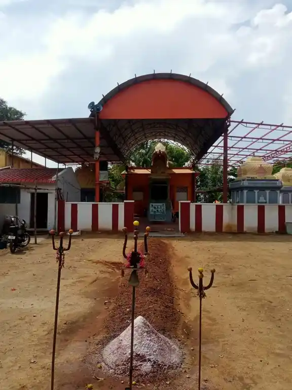 Arulmigu Merkku Angalamman Temple, Near Sulur Lake, Sulur - 641402 அருள்மிகு மேற்கு அங்காளம்மன் திருக்கோயில், Near Sulur Lake, Sulur - 641402, Coimbatore - Ancient Temple Architecture and History Image 2