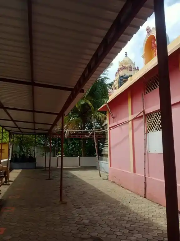 Arulmigu Merkku Angalamman Temple, Near Sulur Lake, Sulur - 641402 அருள்மிகு மேற்கு அங்காளம்மன் திருக்கோயில், Near Sulur Lake, Sulur - 641402, Coimbatore - Ancient Temple Architecture and History Image 3