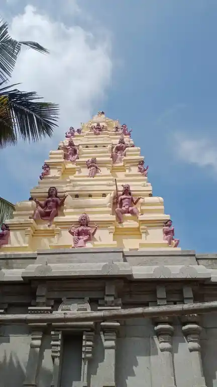 Arulmigu Merkku Angalamman Temple, Near Sulur Lake, Sulur - 641402 அருள்மிகு மேற்கு அங்காளம்மன் திருக்கோயில், Near Sulur Lake, Sulur - 641402, Coimbatore - Ancient Temple Architecture and History Image 4