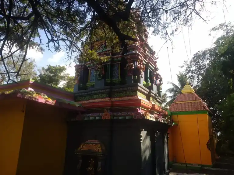 Arulmigu Mettupatti Mariamman Temple, Mettupatti Near State Bank Of Indiaharur, Harur - 636903 அருள்மிகு மேட்டுப்பட்டி மாரியம்மன் திருக்கோயில், மேட்டுப்பட்டி ஸ்டேட் பேங்க் ஆப் இந்தியா அருகில், ஹரூர் - 636903, Dharmapuri - Ancient Temple Architecture and History Image 3