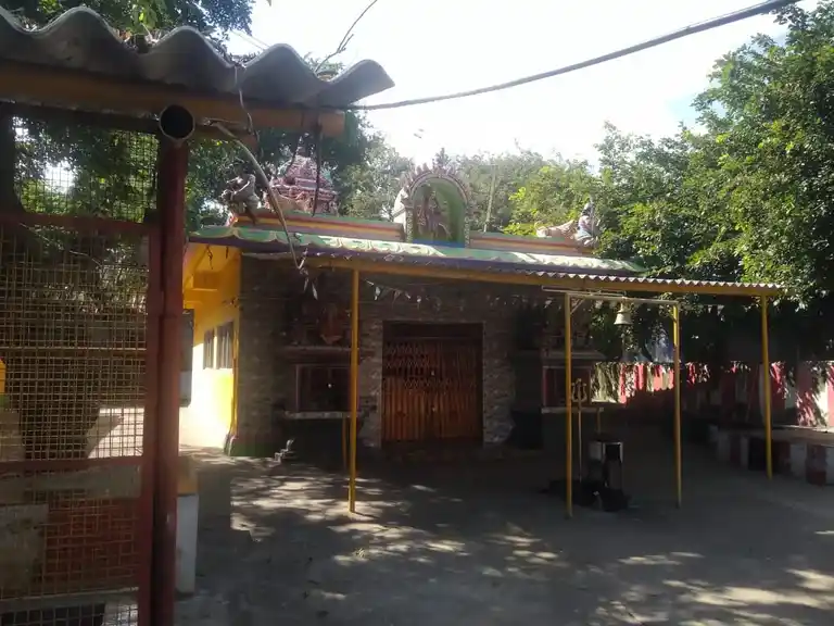 Arulmigu Mettupatti Mariamman Temple, Mettupatti Near State Bank Of Indiaharur, Harur - 636903 அருள்மிகு மேட்டுப்பட்டி மாரியம்மன் திருக்கோயில், மேட்டுப்பட்டி ஸ்டேட் பேங்க் ஆப் இந்தியா அருகில், ஹரூர் - 636903, Dharmapuri - Ancient Temple Architecture and History Image 4