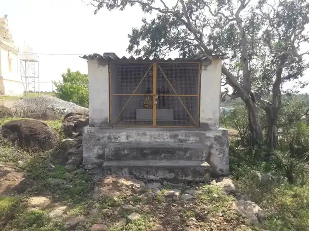 Arulmigu Mohanapuriamman Temple, Kolarpatti - 642205 அருள்மிகு மோகனபுரியம்மன் திருக்கோயில், கோலார்பட்டி - 642205, Coimbatore - Ancient Temple Architecture and History Image 4