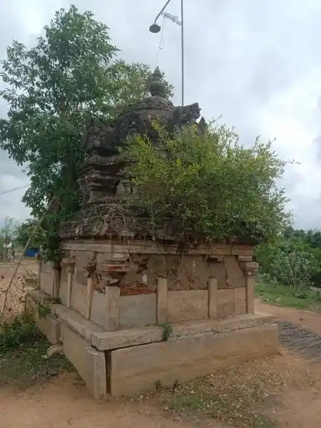 Arulmigu Mokkamudaiya Ayyanar Temple, Mokur, Mokur - 614602 அருள்மிகு மோக்கமுடைய அய்யனார் திருக்கோயில், Mokur, Mokur - 614602, Thanjavur - Ancient Temple Architecture and History Image 2