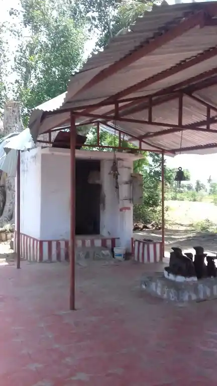 Arulmigu Mookarai Vinayagar Temple, Middle Of The Field, Meenatchipuram - 627761 அருள்மிகு மூக்கரை விநாயகர் திருக்கோயில், Middle Of The Field, Meenatchipuram - 627761, Tenkasi - Ancient Temple Architecture and History Image 2