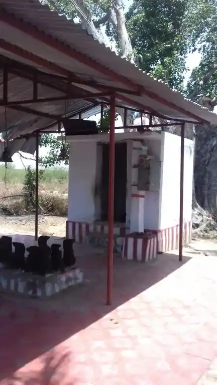 Arulmigu Mookarai Vinayagar Temple, Middle Of The Field, Meenatchipuram - 627761 அருள்மிகு மூக்கரை விநாயகர் திருக்கோயில், Middle Of The Field, Meenatchipuram - 627761, Tenkasi - Ancient Temple Architecture and History Image 3