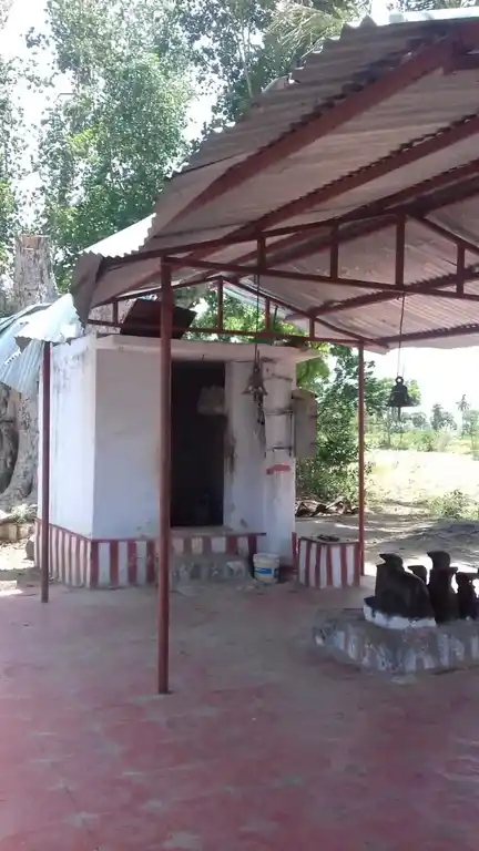 Arulmigu Mookarai Vinayagar Temple, Middle Of The Field, Meenatchipuram - 627761 அருள்மிகு மூக்கரை விநாயகர் திருக்கோயில், Middle Of The Field, Meenatchipuram - 627761, Tenkasi - Ancient Temple Architecture and History Image 4