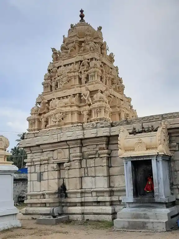 Arulmigu Moovendharreeswarar Temple, Nasiyanur - 638107 அருள்மிகு மூவேந்தர் ஆதிநாராயணப் பெருமாள் திருக்கோயில், Nasiyanur - 638107, Erode - Ancient Temple Architecture and History Image 5