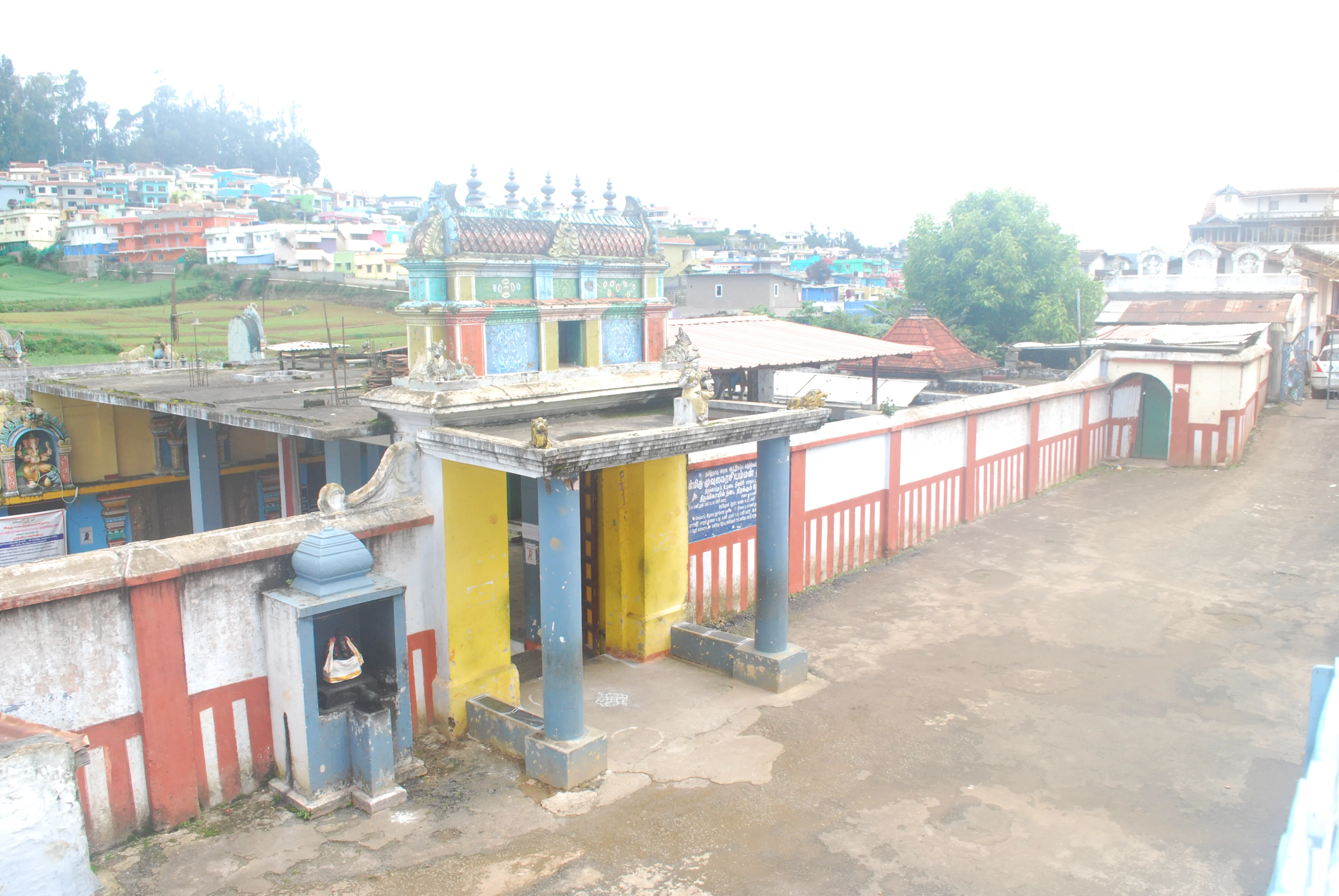 Arulmigu Moovulakarachi Amman Temple, Kandhal, Ooty - 643001 அருள்மிகு மூவுலகரசியம்மன் திருக்கோயில், காந்தல், ஊட்டி - 643001, Nilgiris - Ancient Temple Architecture and History Image 6