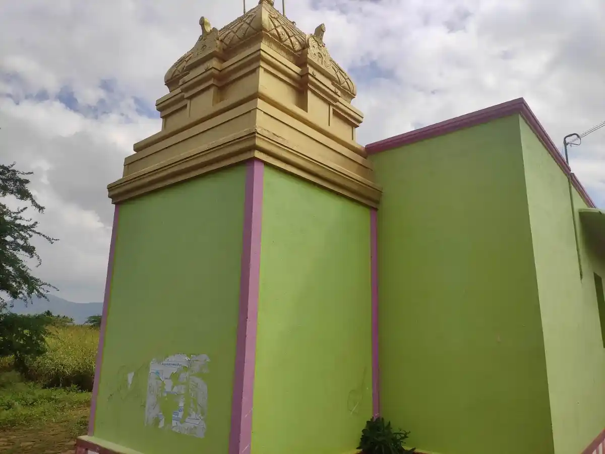 Arulmigu Mopil Nayakan Patti Perumal Temple, Gullalagundu - 624201 அருள்மிகு மோப்பில் நாயக்கன் பட்டி பெருமாள் திருக்கோயில், Gullalagundu - 624201, Dindigul - Ancient Temple Architecture and History Image 2