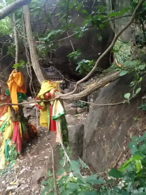 Arulmigu Mottanuthu Ayyanar Temple, Elumalai - 625535 அருள்மிகு மொட்டனூத்து அய்யனார் திருக்கோயில், Elumalai - 625535, Madurai - Ancient Temple Architecture and History Image 3