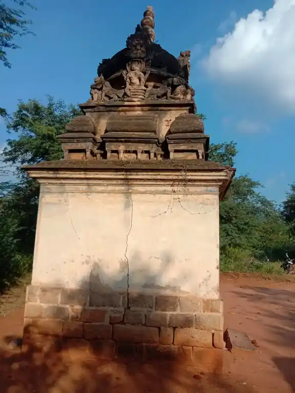 Arulmigu Mudimalai Aandavar Temple, Senkuruchi - 624306 அருள்மிகு முடிமலை ஆண்டவர் கோயில், Senkuruchi - 624306, Dindigul - Ancient Temple Architecture and History Image 2