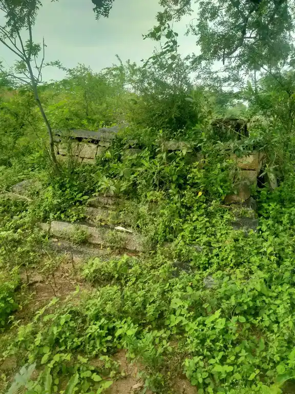 Arulmigu Mudukku Theiva Amman Temple, Senkuruchi - 624306 அருள்மிகு முடுக்கு தெய்வ அம்மன் திருக்கோயில், Senkuruchi - 624306, Dindigul - Ancient Temple Architecture and History Image 4