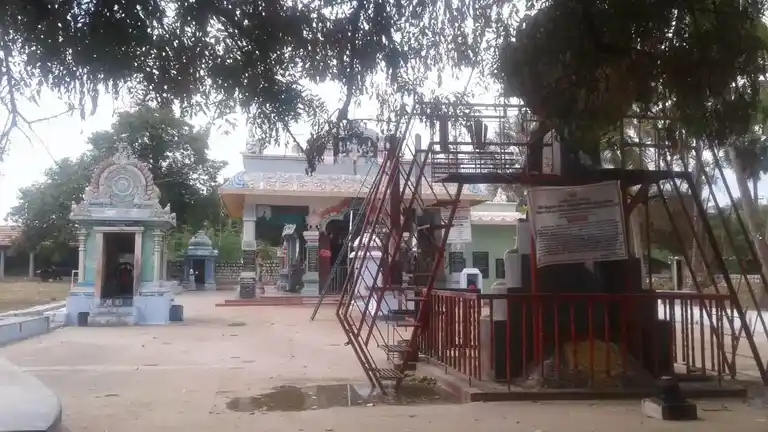 Arulmigu Mukkarainarashimhaswamy Temple, Avaniperur West, Edappady - 637101 அருள்மிகு&nbsp; மூக்கரை நரசிம்ம பெருமாள் திருக்கோயில், மேற்கு ஆவணிபேரூர், எடப்பாடி - 637101, Salem - Ancient Temple Architecture and History Image 2