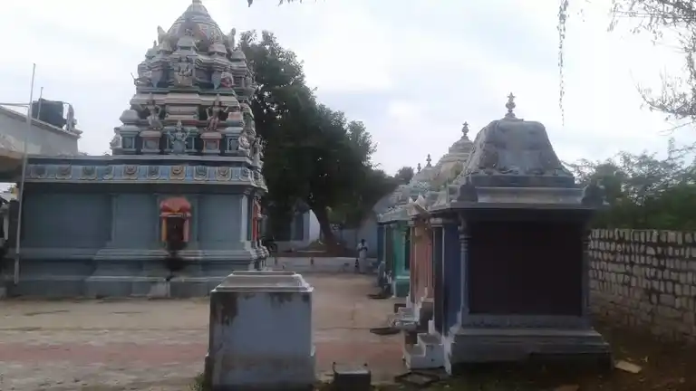 Arulmigu Mukkarainarashimhaswamy Temple, Avaniperur West, Edappady - 637101 அருள்மிகு&nbsp; மூக்கரை நரசிம்ம பெருமாள் திருக்கோயில், மேற்கு ஆவணிபேரூர், எடப்பாடி - 637101, Salem - Ancient Temple Architecture and History Image 4