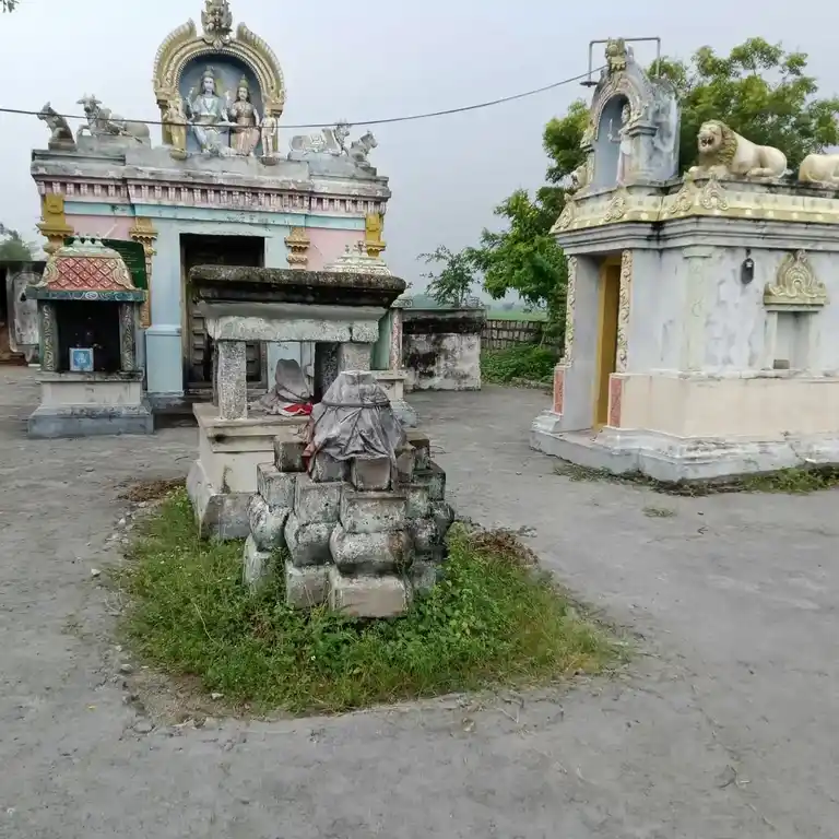 Arulmigu Mukkateeswarar Temple, Near Tank, Mukarambakkam - 601201 அருள்மிகு முக்காட்டீஸ்வரர் திருக்கோயில், Near Tank, Mukarambakkam - 601201, Tiruvallur - Ancient Temple Architecture and History Image 3