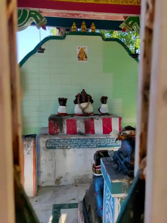 Arulmigu Mumoorthi Vinayakar Temple, Kallanai - 625706 அருள்மிகு மும்மூர்த்தி விநாயகர் திருக்கோயில், Kallanai - 625706, Madurai - Ancient Temple Architecture and History Image 3