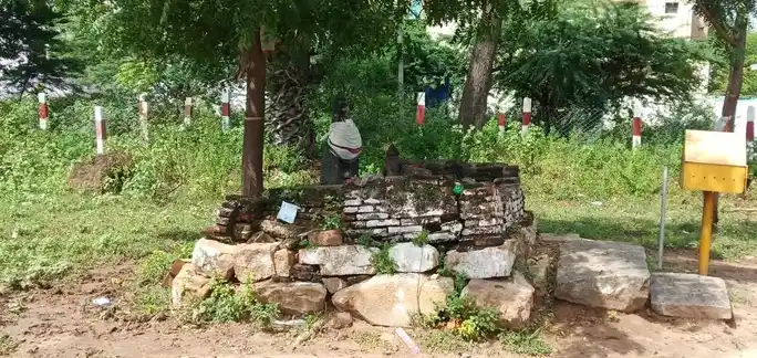 Arulmigu Muneeswarar Temple, Keelakurichi - 620013 அருள்மிகு முனீஸ்வரர் திருக்கோயில், அரசங்குடி, கீழக்குறிச்சி., அரசங்குடி, கீழக்குறிச்சி. - 620013, Thiruchirappalli - Ancient Temple Architecture and History Image 4