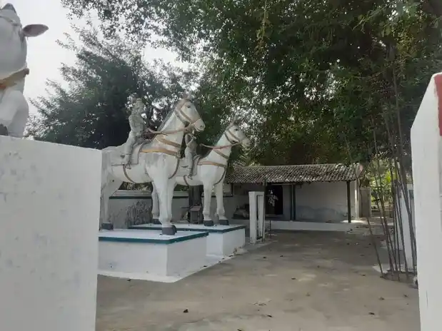 Arulmigu Muniappan Temple, Avalpundurai - 638115 Temple