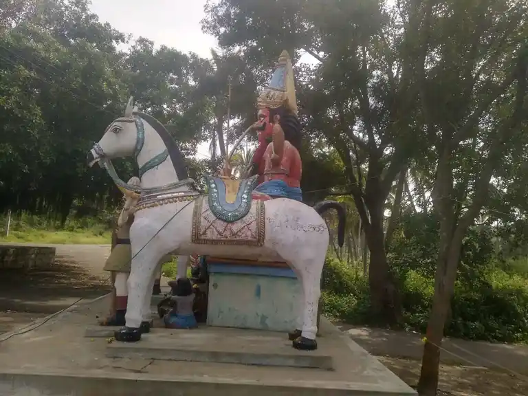 Arulmigu Munidever Temple, Chinnakoundanahalli, Nammandahalli - 636812 அருள்மிகு முனிதேவர் திருக்கோயில், Chinnakoundanahalli, Nammandahalli - 636812, Dharmapuri - Ancient Temple Architecture and History Image 2