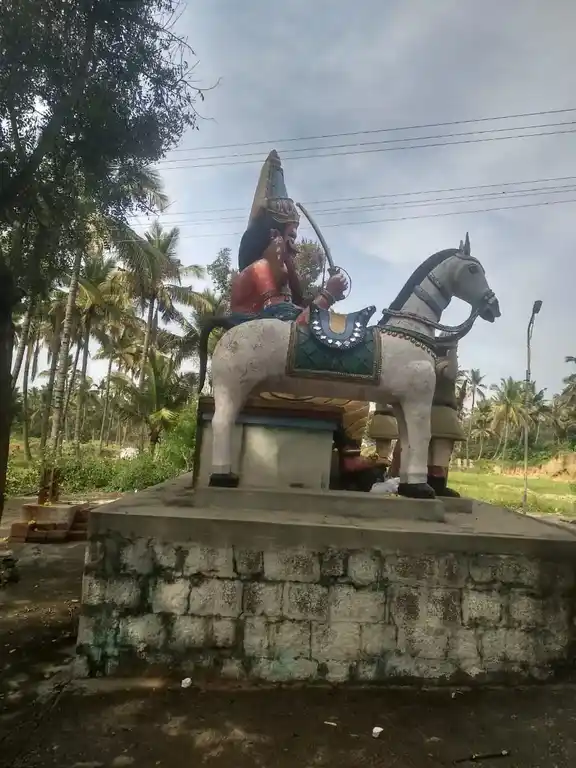 Arulmigu Munidever Temple, Chinnakoundanahalli, Nammandahalli - 636812 அருள்மிகு முனிதேவர் திருக்கோயில், Chinnakoundanahalli, Nammandahalli - 636812, Dharmapuri - Ancient Temple Architecture and History Image 4