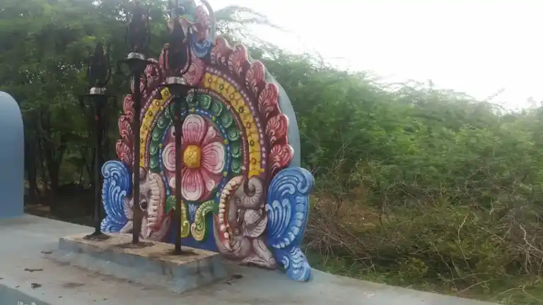 Arulmigu Munikkoyil, Idaiyankaadu - 614616 அருள்மிகு முனிக்கோயில், இடையன்காடு, அறந்தாங்கி, புதுக்கோட்டை. கோயில், Idaiyankaadu - 614616, Pudukkottai - Ancient Temple Architecture and History Image 3